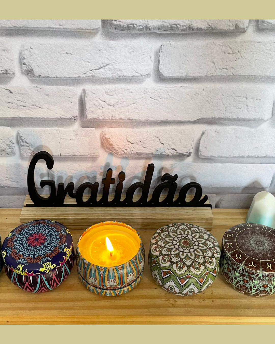 Velas artesanais em latas decoradas